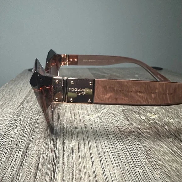 Burgundy Dolce & Gabbana sunglasses - Picture 5 of 9